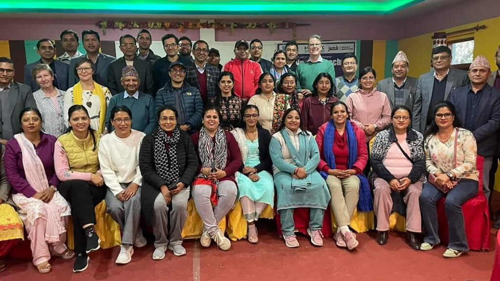 Group photo of over workshop participants and project experts in Nepalese university school class.