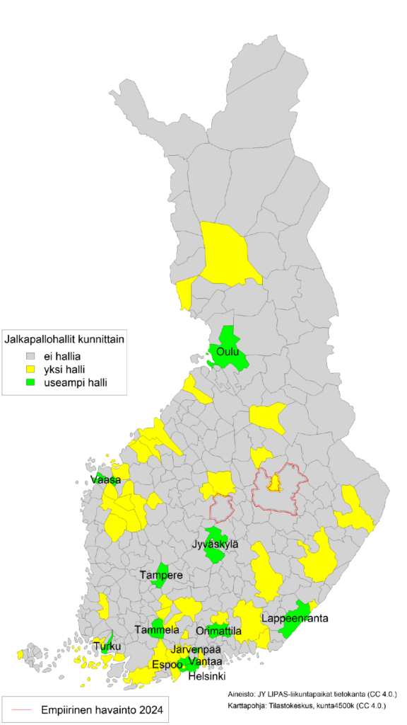 Suomen kartta, jossa näkyy kunnat joissa sijaitsee jalkapallohalli tai useampia halleja.